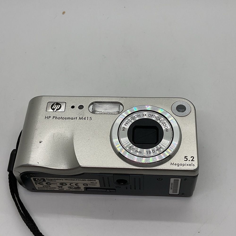 HP Photosmart M415 Digital Camera in Silver